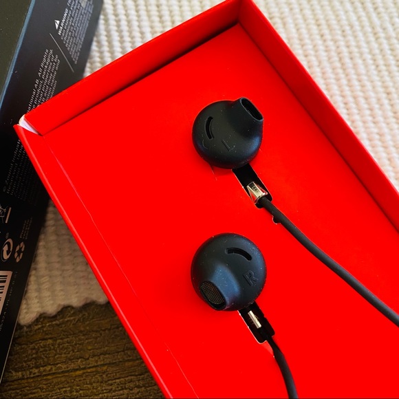 Peloton x Urbanears | Earbuds - Picture 2 of 7